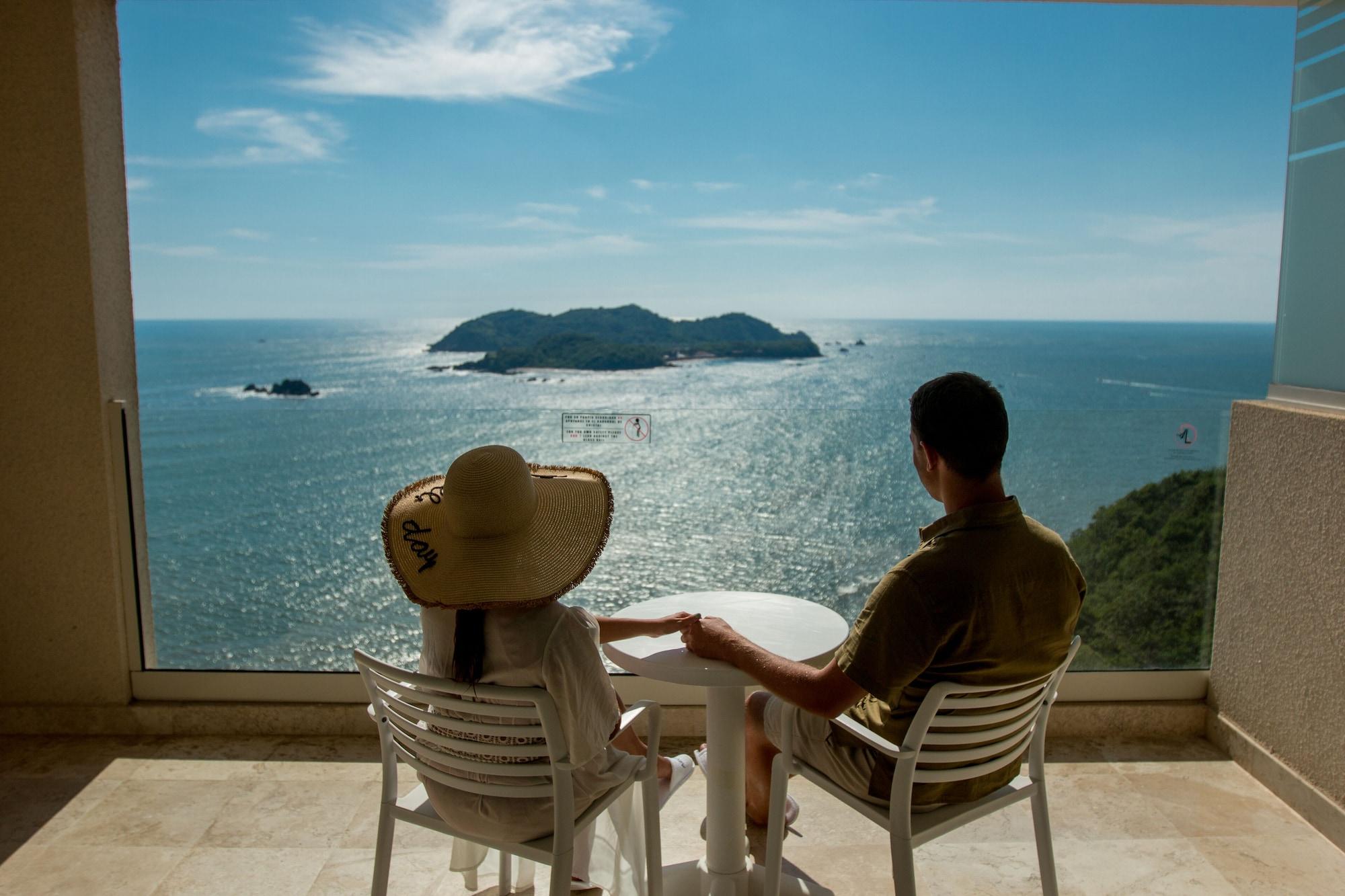 Azul Ixtapa Grand All Inclusive Suites - Spa & Convention Center Extérieur photo View of the Bay of Banderas from the Hotel Nayara
