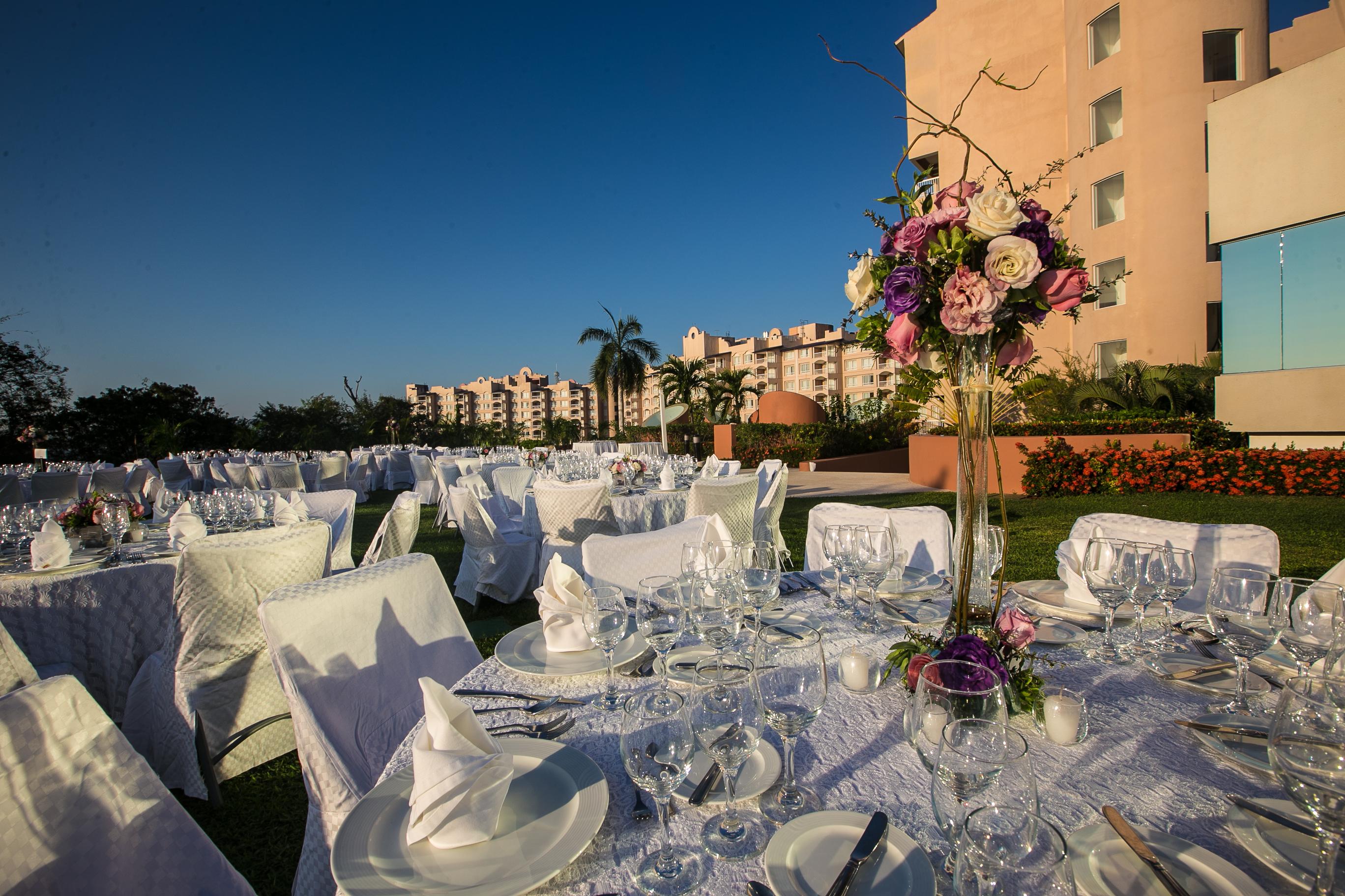 Azul Ixtapa Grand All Inclusive Suites - Spa & Convention Center Extérieur photo Wedding reception at Iberostar Grand Hotel, Playa del Carmen, Mexico