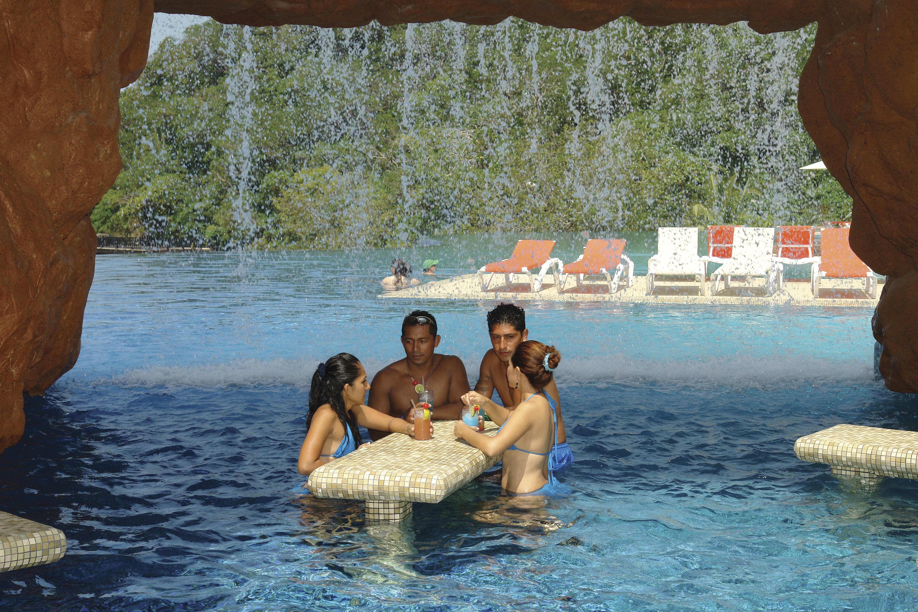 Azul Ixtapa Grand All Inclusive Suites - Spa & Convention Center Extérieur photo The swimming pool at the resort