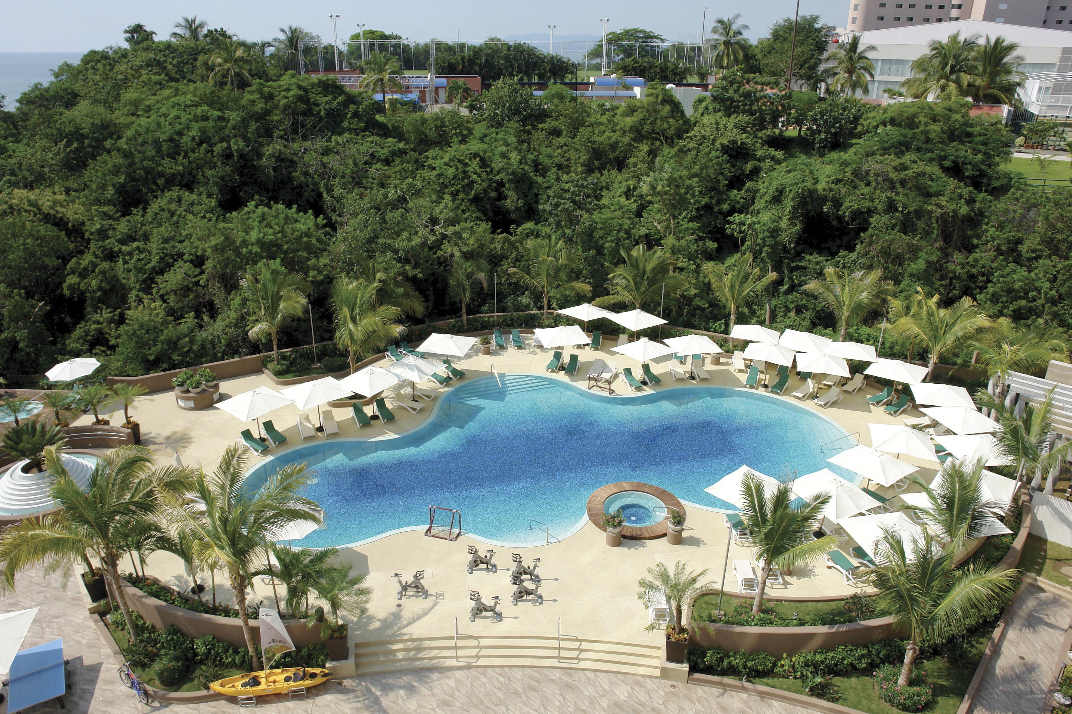 Azul Ixtapa Grand All Inclusive Suites - Spa & Convention Center Extérieur photo The pool at the Shangri-La Hotel, Kuala Lumpur