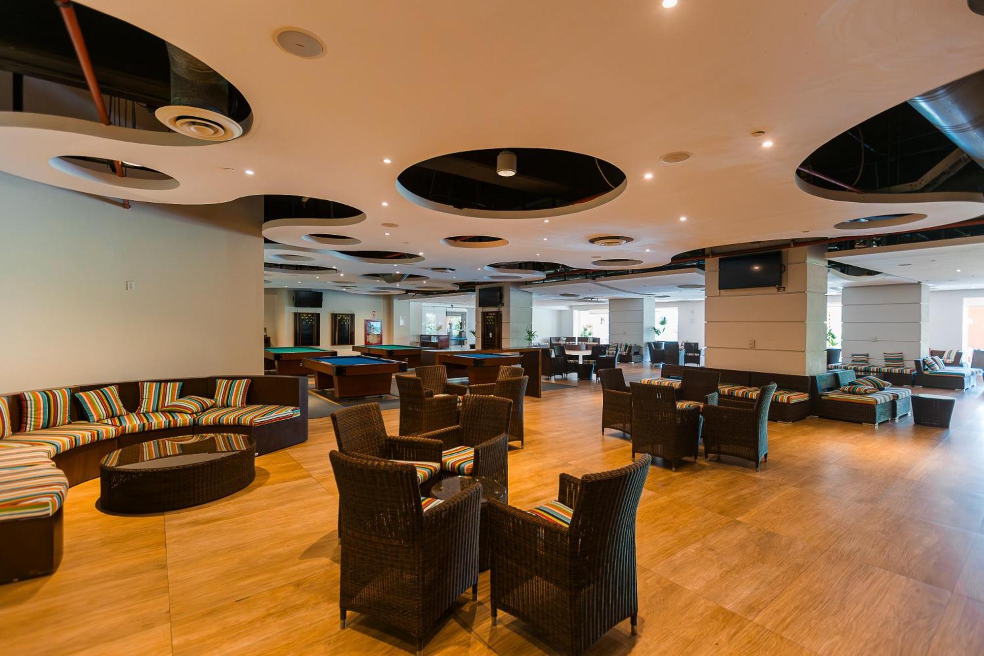 Azul Ixtapa Grand All Inclusive Suites - Spa & Convention Center Extérieur photo The lounge at the airport