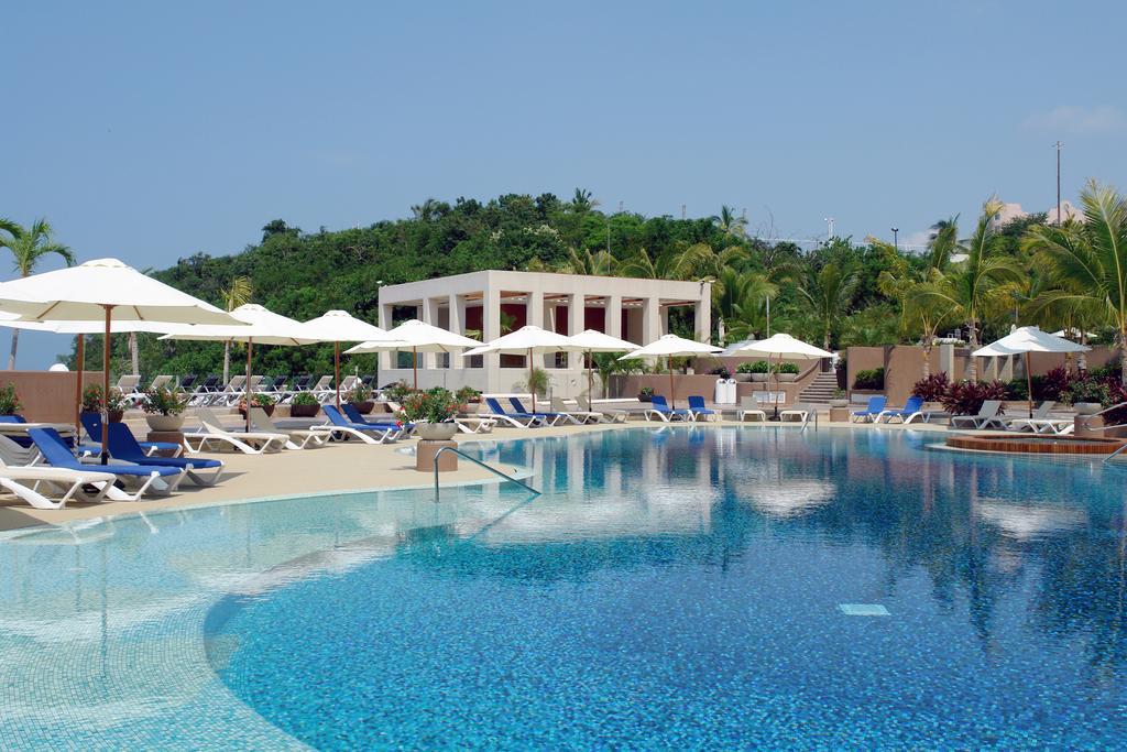 Azul Ixtapa Grand All Inclusive Suites - Spa & Convention Center Extérieur photo The swimming pool at the resort